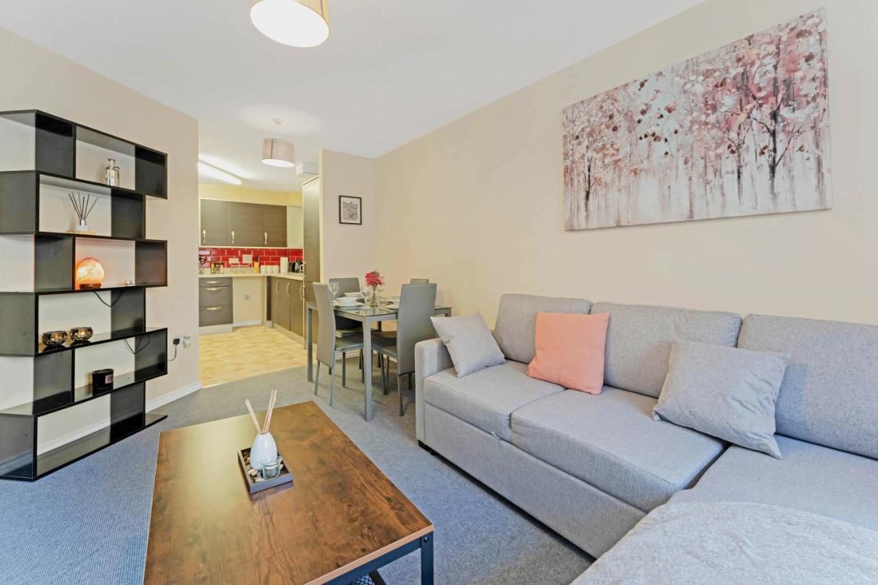 Modern & Spacious 2 Bedroom Serviced Apartment Next To Lochend Park - Private Underground Parking & Lift Available - Close To Edinburgh City Centre Exterior foto