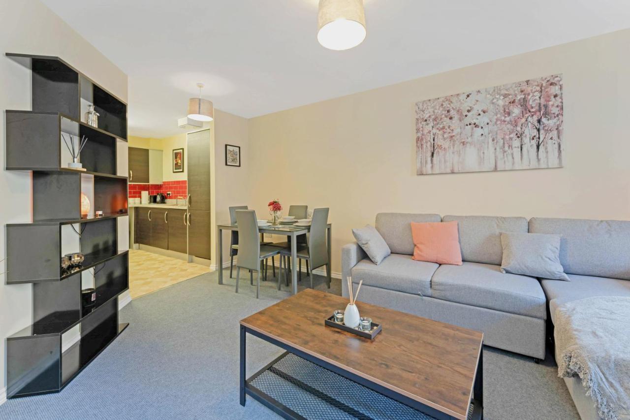 Modern & Spacious 2 Bedroom Serviced Apartment Next To Lochend Park - Private Underground Parking & Lift Available - Close To Edinburgh City Centre Exterior foto